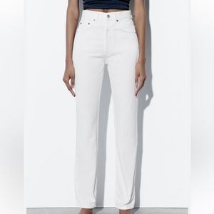 Zara Straight Leg Flare Jeans! Rarely Worn! Size 6!